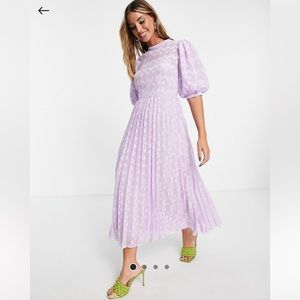 ASOS DESIGN pleated chevron textured midi dress - Size 8